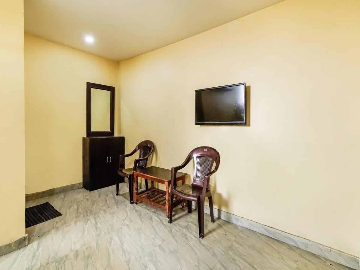 Oyo 84039 Tirumala Grand Rājahmundry Esterno foto